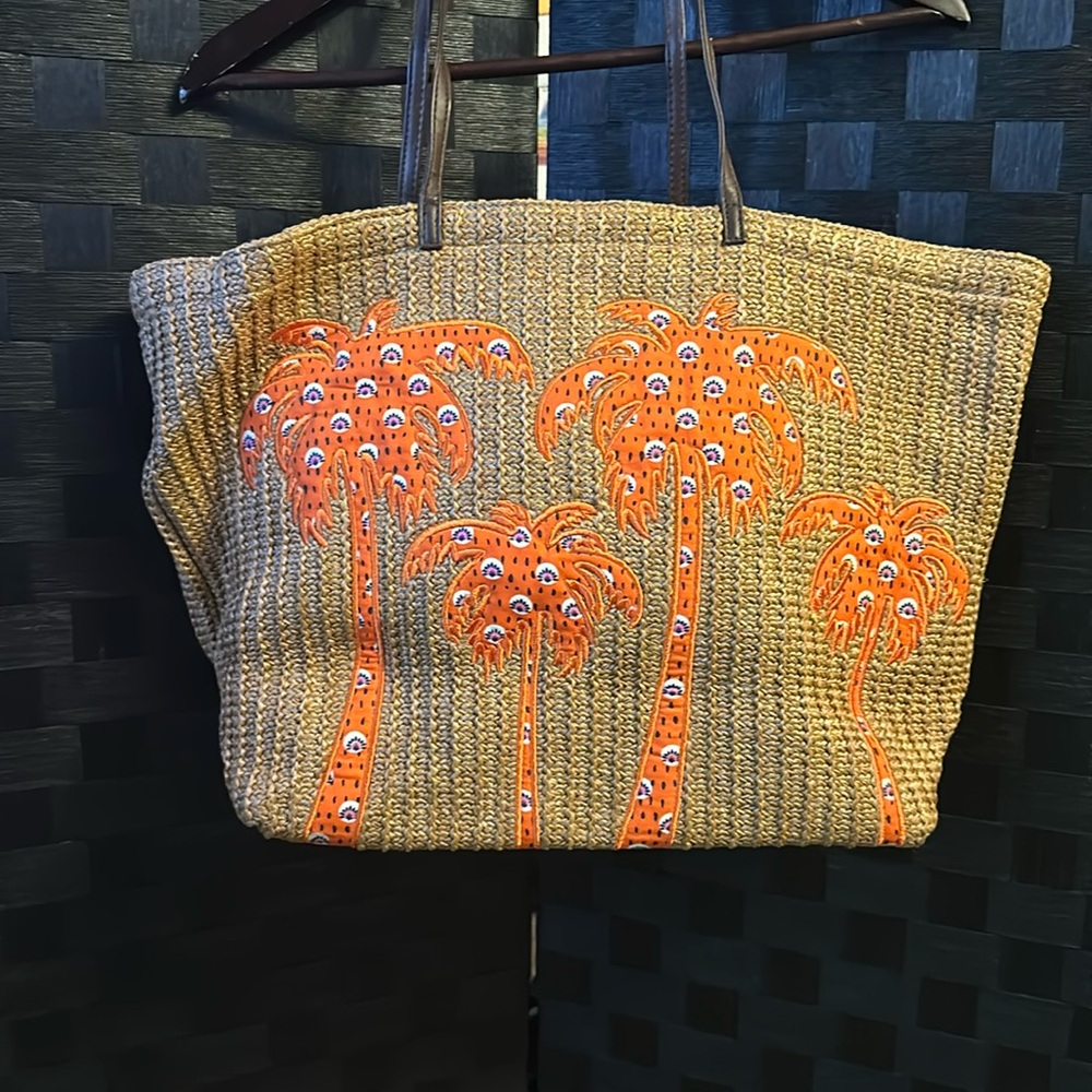 Great Condition! Vera Bradley Rattan shoulder bag with palm trees.